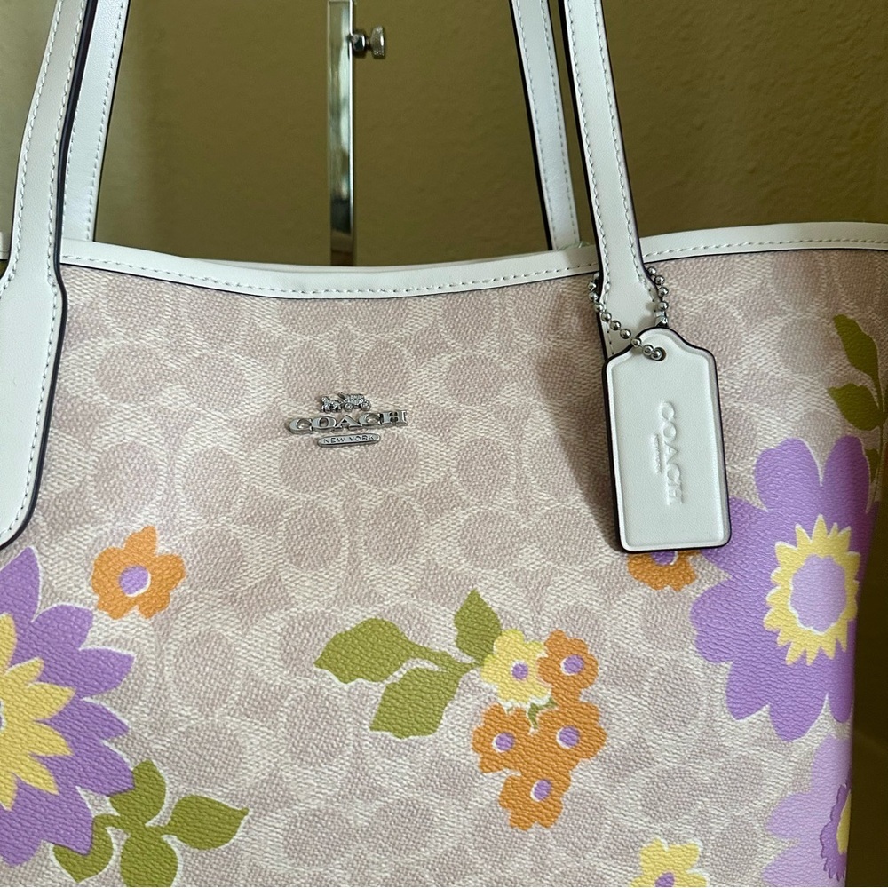 New Coach City Tote Bag In Signature Canvas With Floral Print - Picture 4 of 12